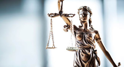 Порошенко підписав скандальні зміни до кодексів судочинства