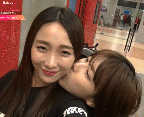 [프로듀스101] 스킨십을 좋아하는 이해인.gif | 인스티즈