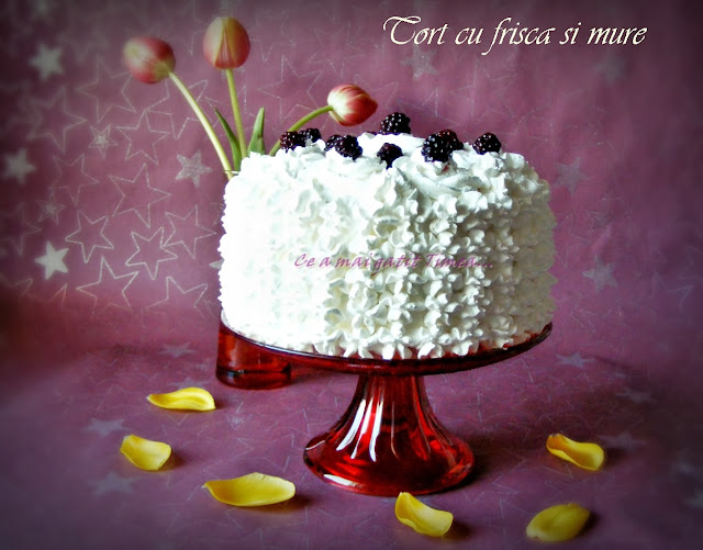 Tort cu frisca si mure....si 2 ani de blog