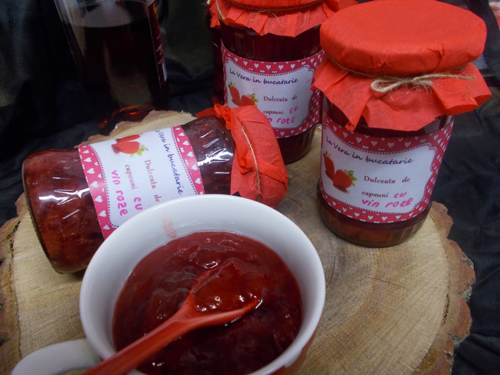 Dulceata de capsuni cu vin roze
