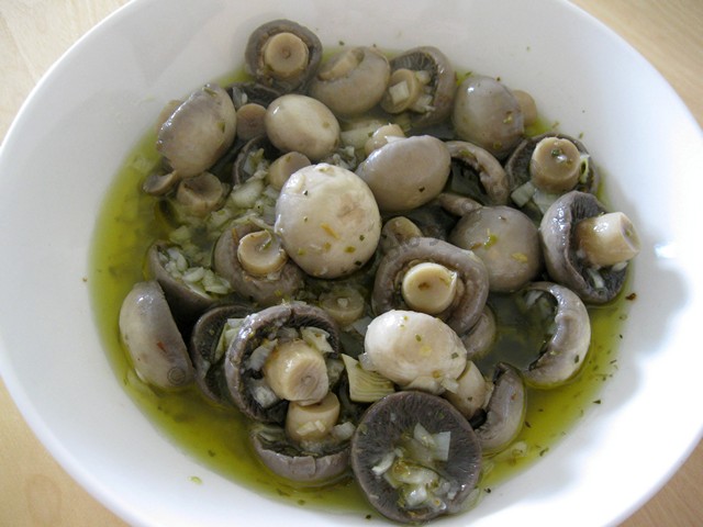 Ciuperci marinate (Marinated Mushrooms)