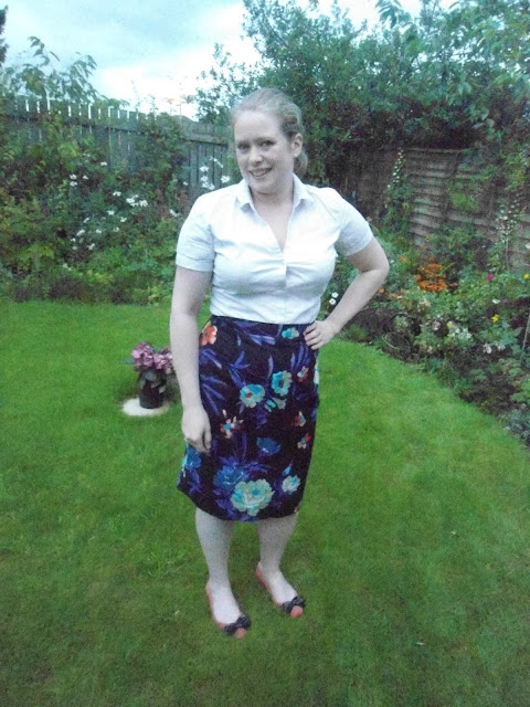 http://jennifercatherineshaw.blogspot.com/2015/09/completed-simple-sew-wiggle-skirt.html