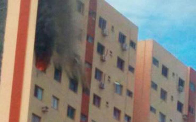 Incêndio atinge apartamento no bairro de Brotas, em Salvador