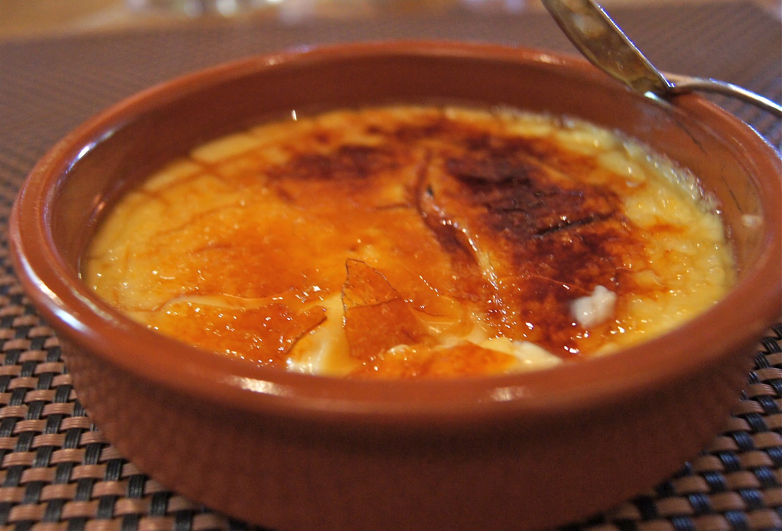 испанские десерты каталонский крем. крем брюле каталана. крем брюле каталана. лимонный крем каталана. крем каталана.