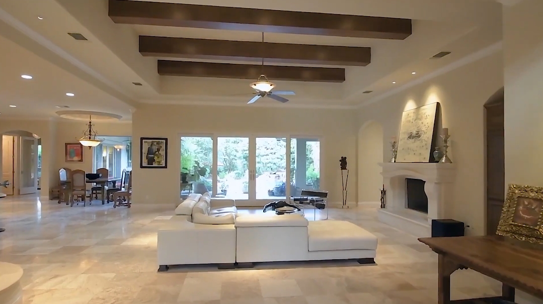 21 Photos vs. 234 Winding Ln, San Antonio, TX Interior Design Luxury Home Tour
