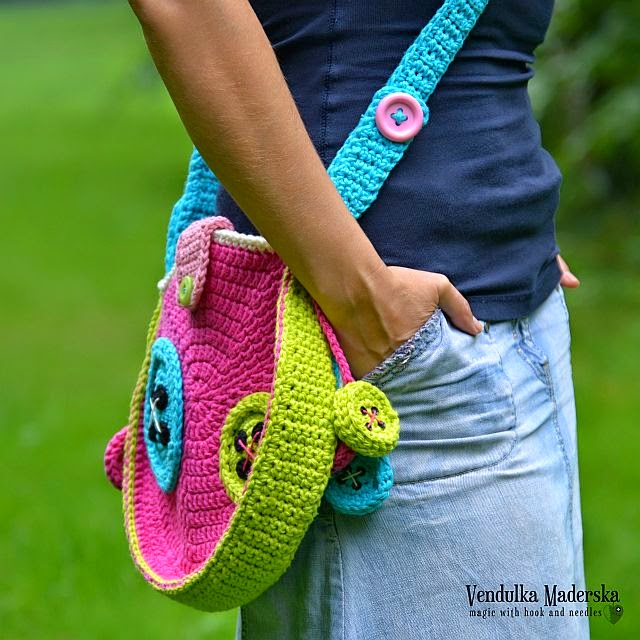 Crochet buttons bag pattern