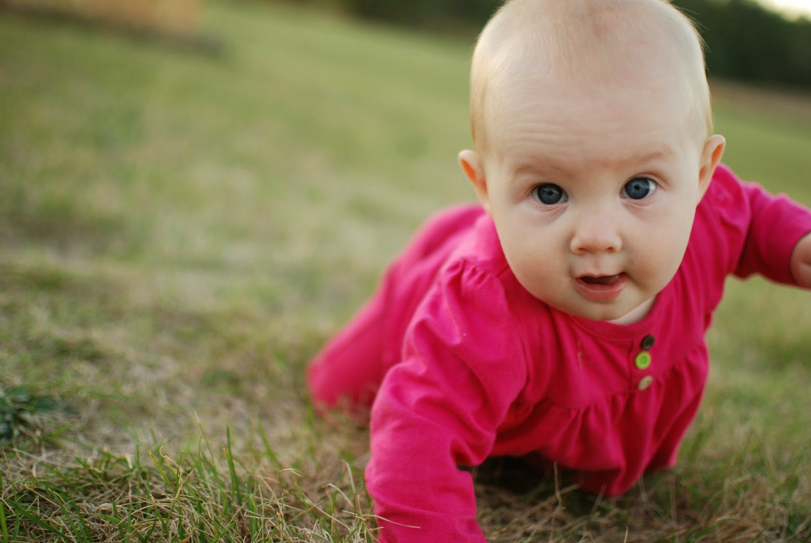 4 months old. Даунята 3-4 месяцев. Фотоссесия ребёнок 4 месяца фото. Ребенок 4 месяца 4 колесо.