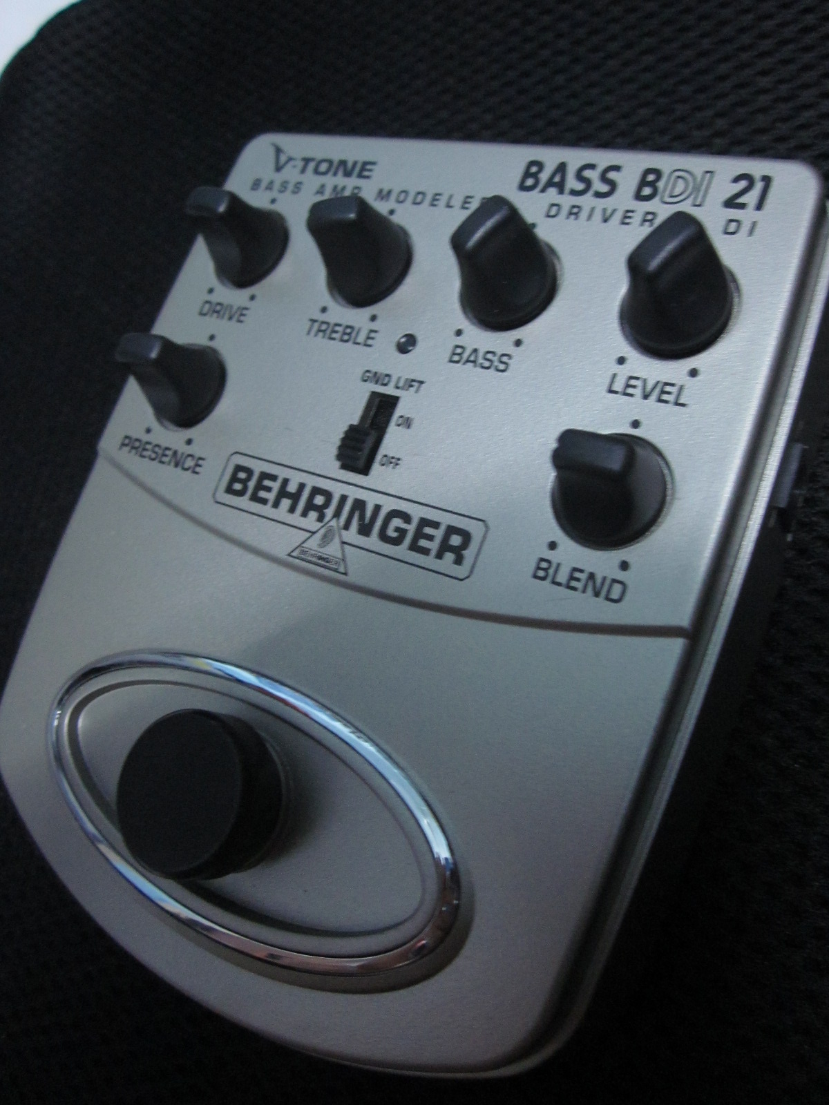 Maximus Guitars & Accessories: Behringer V Tone Bass BDI21