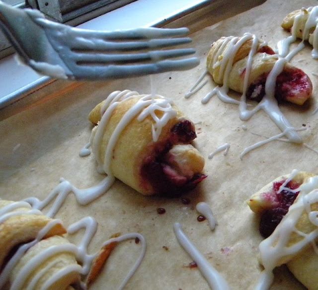 Mystery Lovers' Kitchen: Mini Holiday Pastries using Leftover Cranberry ...