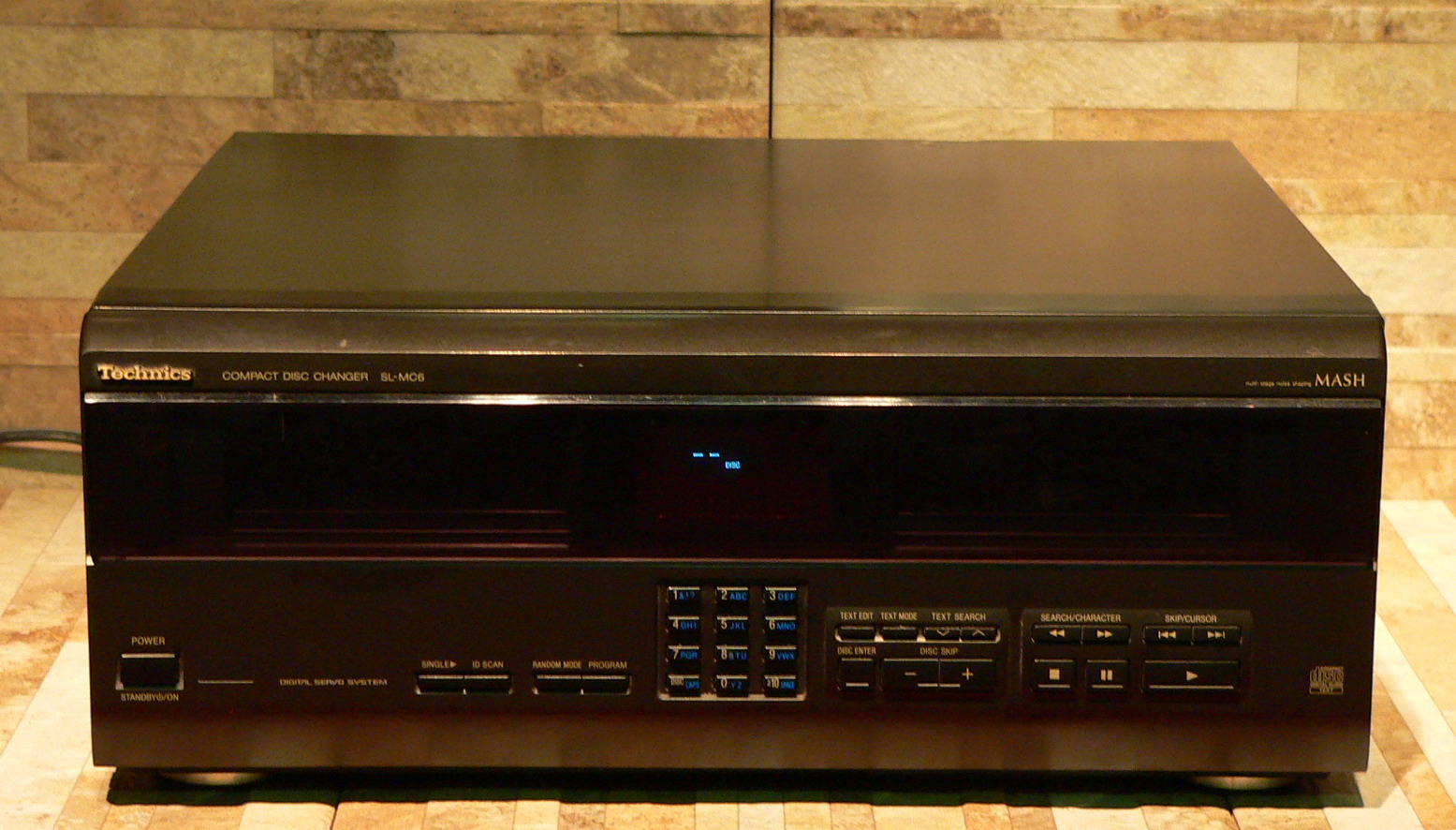 sudistribuidor audio hifi and hiend CD PLAYER 100 DISC TECHNICS SL