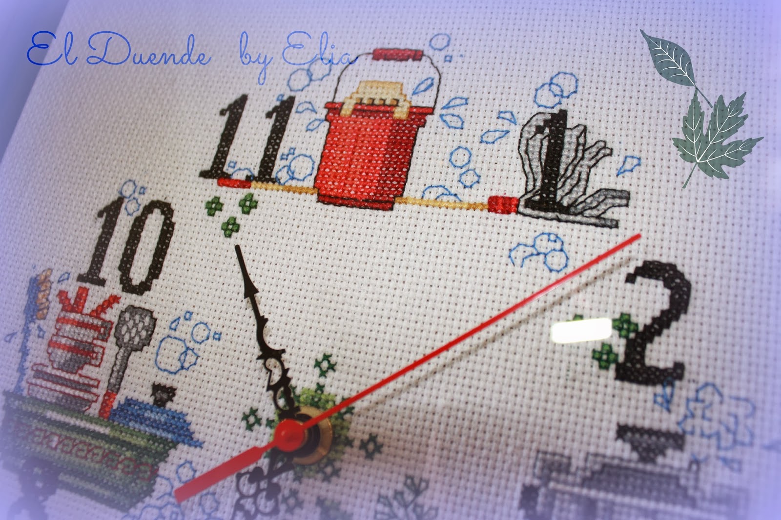 El Jardin de mi Duende: Reloj para la cocina en punto de cruz