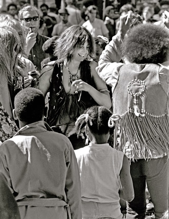 The Summer of Love: Pictures of Hippies in Haight Ashbury, San ...