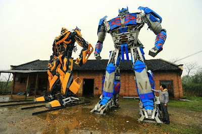 Padre e hijo en china construyen replicas de trasformers 