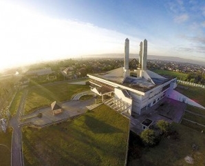 Grahatama Pustaka, Gedung Perpustakaan Terbesar Di Indonesia - KOLOM