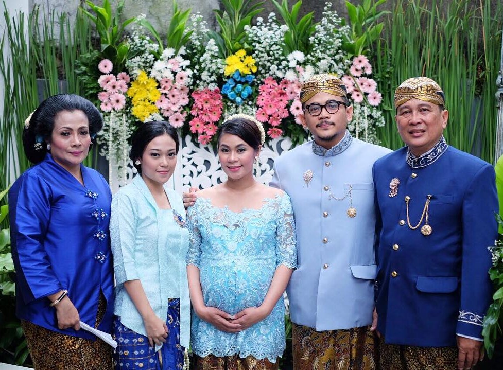 Model Kebaya Bali Untuk Ibu Hamil - Model kebaya terbaru 2019