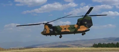 «Διπρόσωπες» οι ΗΠΑ: Υπογράφουν εμπάργκο όπλων & μετά παραδίδουν CH-47 Chinook στη Τουρκία για αποβάσεις στα νησιά!  