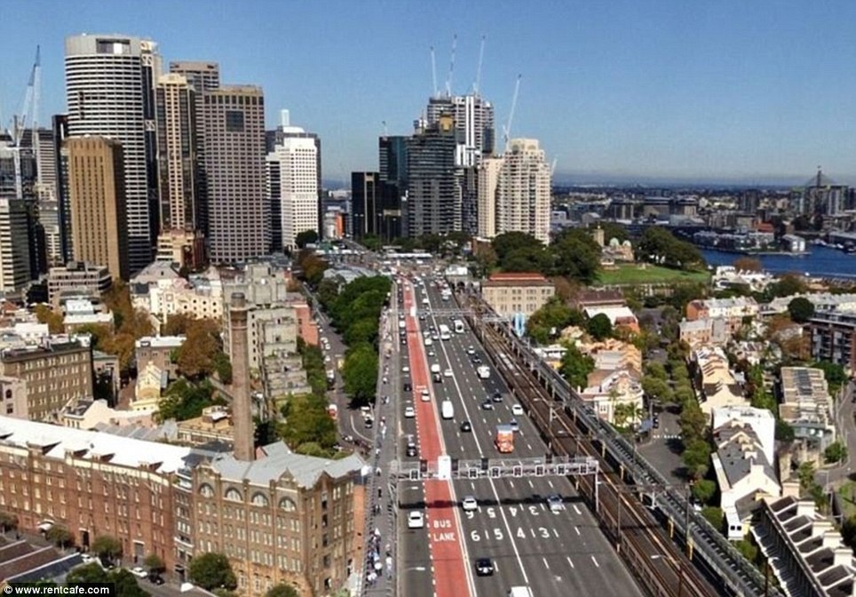 Sydney - 8 Then-And-Now Photos Show How Much Famous Cities Have Changed. Sydney - 8 Then-And-Now Photos Show How Much Famous Cities Have Changed.
