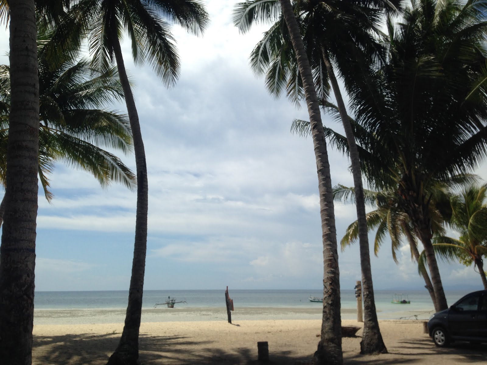 Tongpes - Travels Note: Pesona Pantai Kaluku (Enchantment of Kaluku Beach)