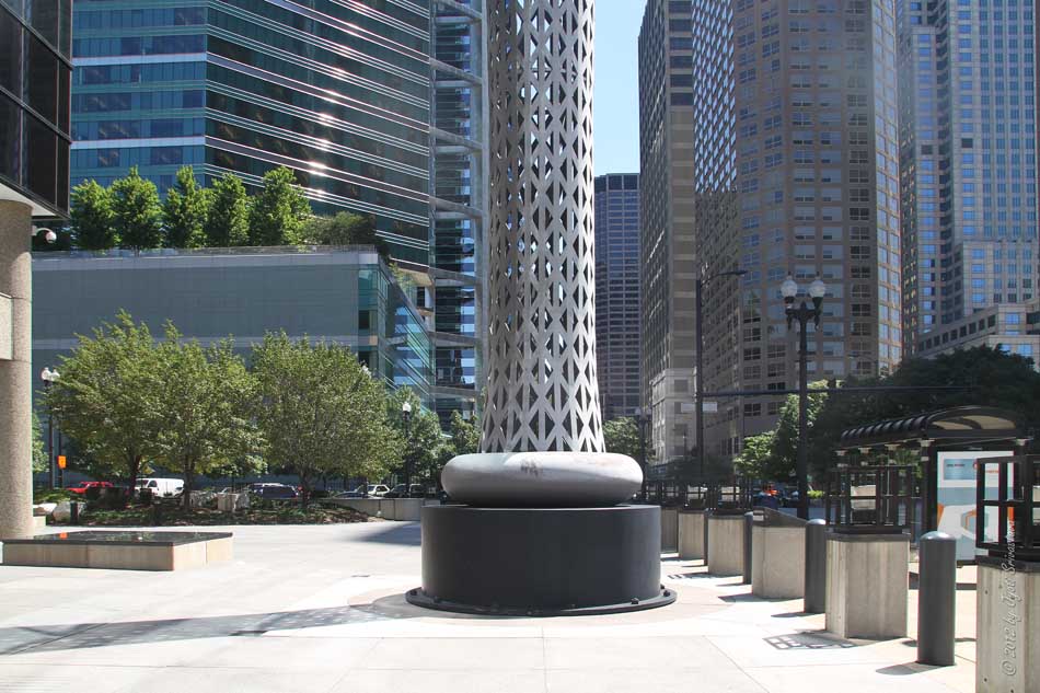 Public Art in Chicago Loop [Batcolumn by Claes Oldenburg]
