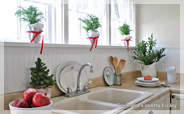 A Touch of Christmas in the Kitchen - Town & Country Living