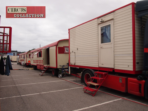 camion et roulotte d'habitation du Cirkus Dannebrog