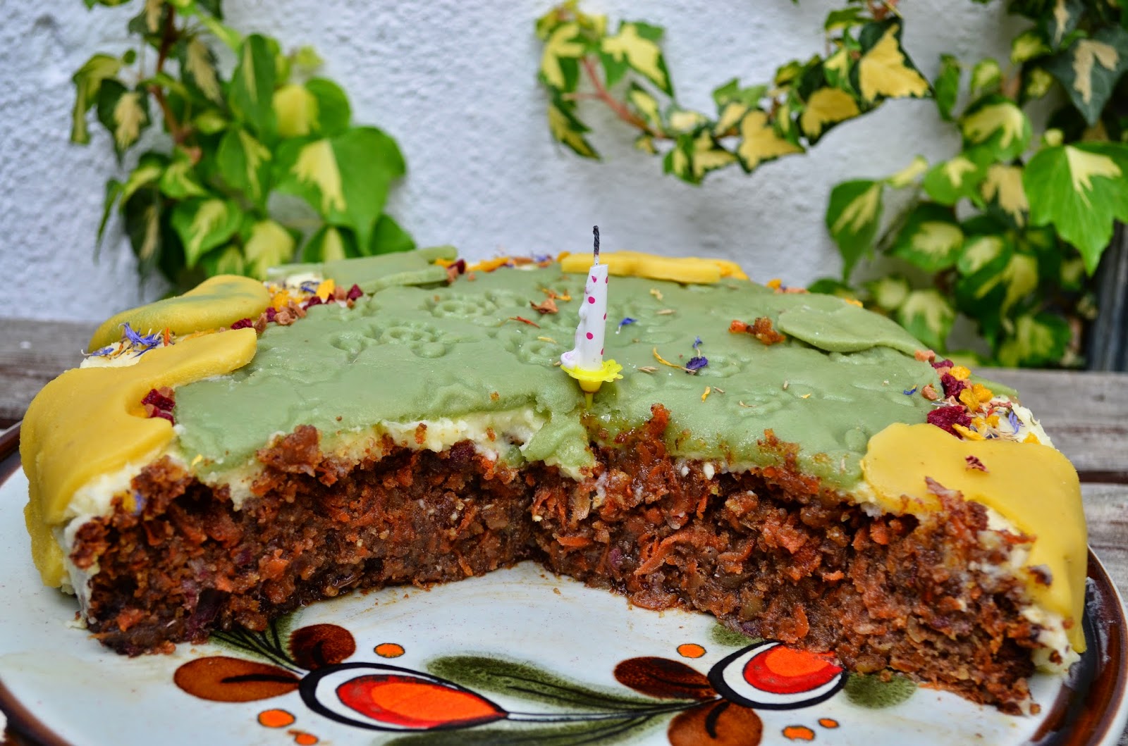 estrellacanela: Saftiger Möhrenkuchen mit Datteln, Walnüssen und ...