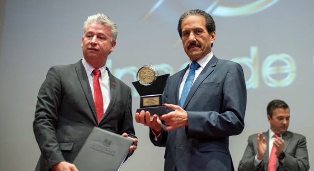Alfonso Esparza fue distinguido con el Lince de Oro por la UVM Puebla