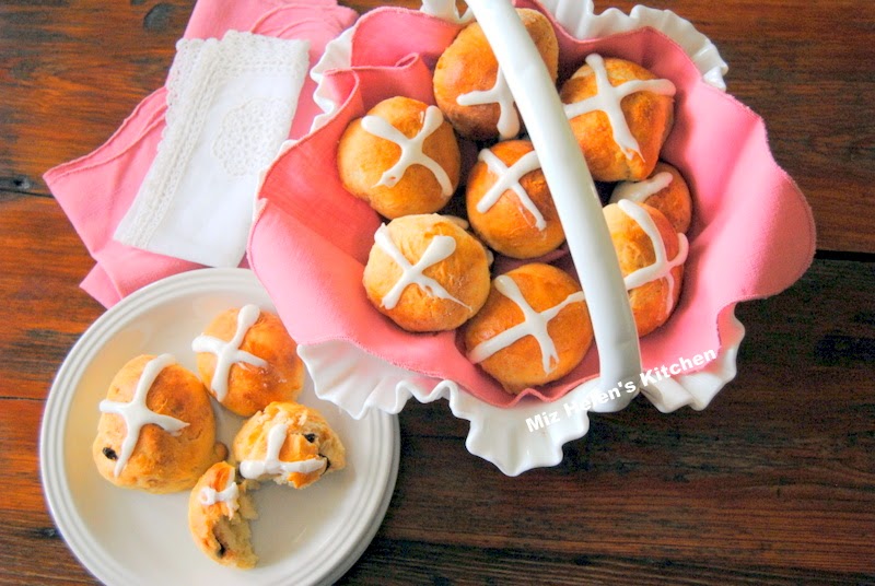 Hot Cross Buns at Miz Helen's Country Cottage