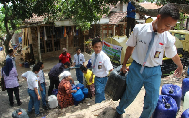  Manfaat Gotong Royong Lengkap dengan Gambar Gotong Royong