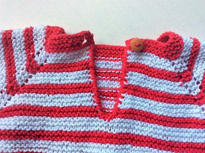 Con hilos, lanas y botones: Pelele marinero de punto para bebé (patrón gratis)