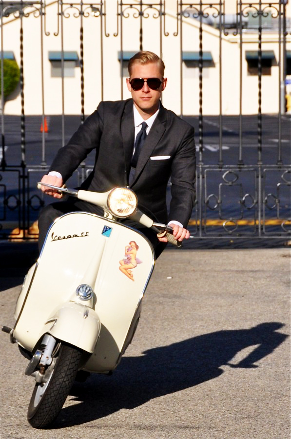 [Image: vespa-vintage-scooter-men-suit-sunglasse...ashion.jpg]