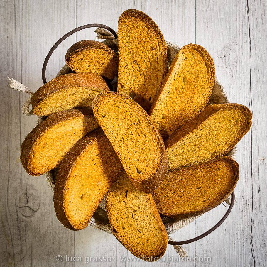 fotocibiamo BISCOTTI DEL LAGACCIO con lievito di birra....per il GRANAIO!