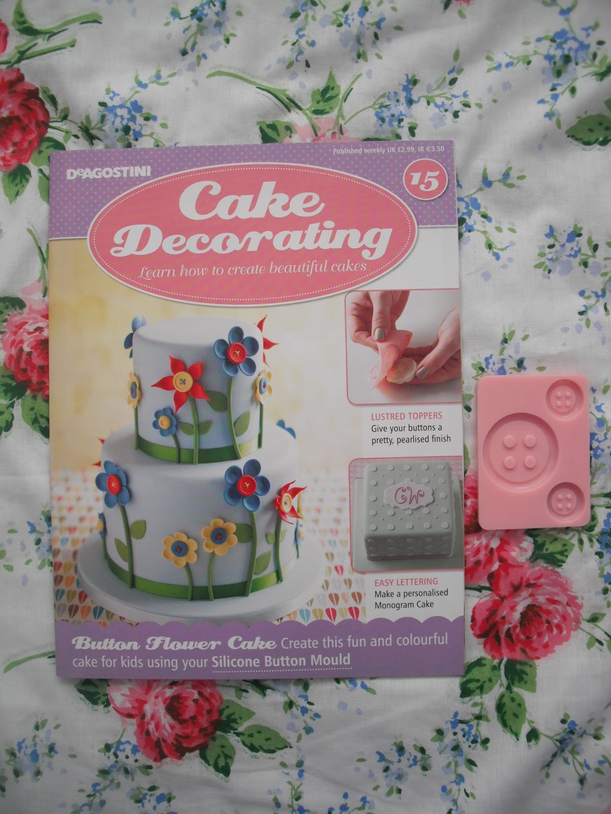 Cake Decorating Magazine Issue 15 Free Silicone Button