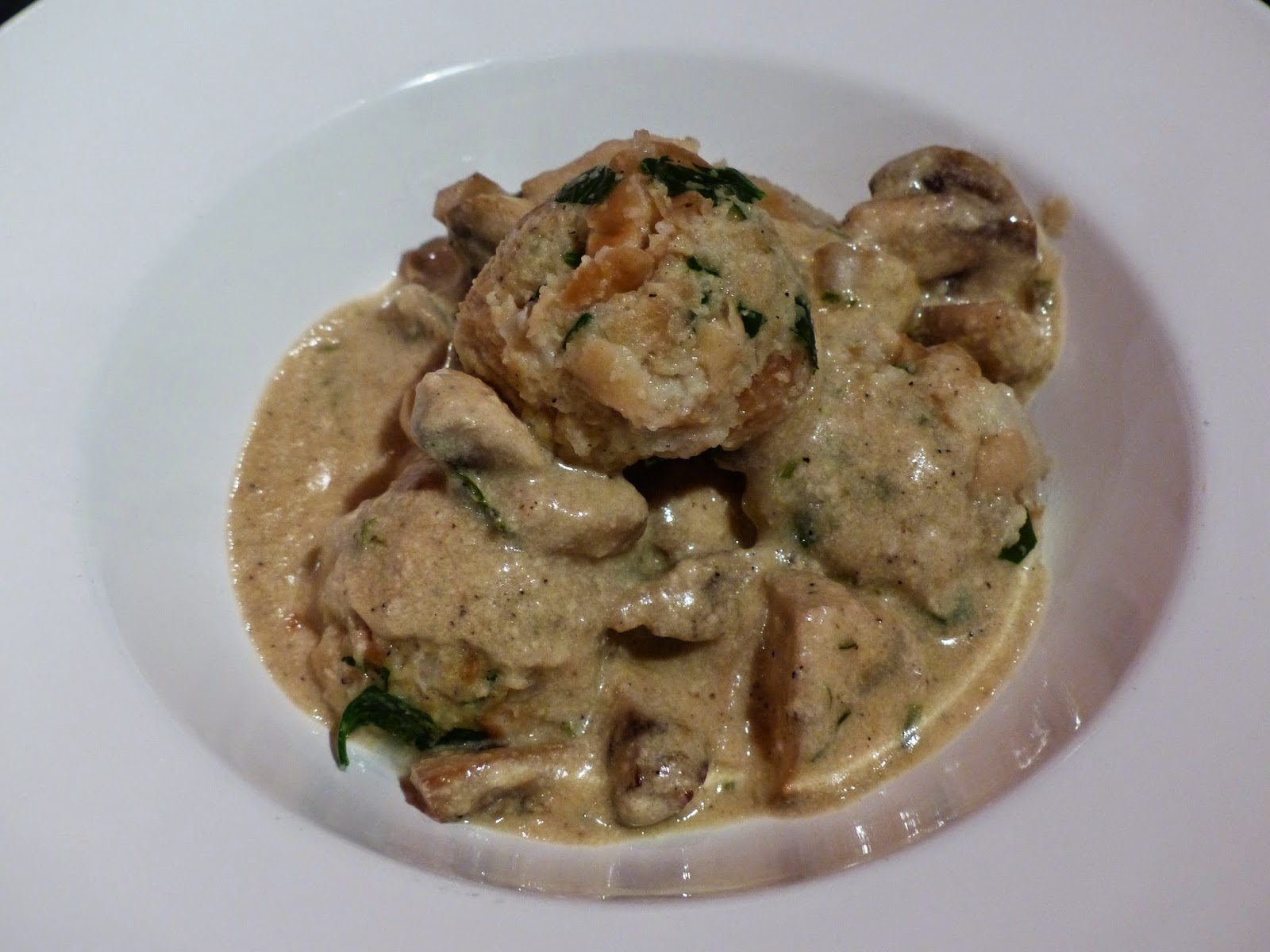 Verboten gut ⚠: Bayrische Semmelknödel mit Pilzragout