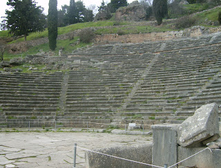 το αρχαίο θέατρο των Δελφών