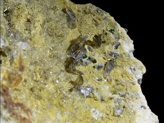 Anatas- kleine nur wenige mm große Kristalle