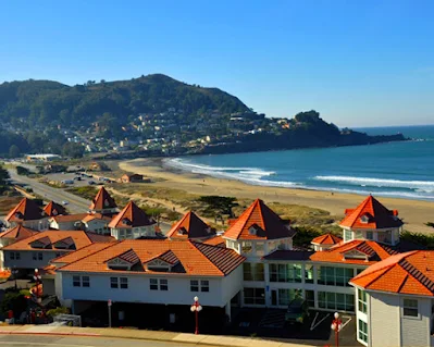 exterior of the Pacifica Beach Hotel in Pacifica, California