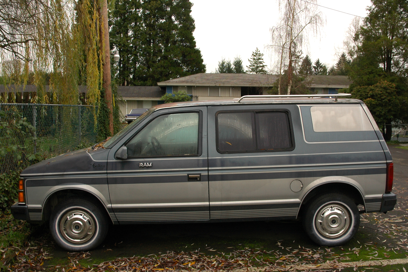 OLD PARKED CARS.: 1986 Dodge "The Sultan" Ram Van LWB.