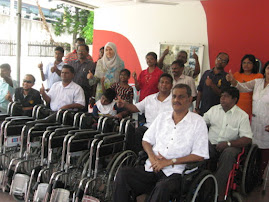 Wheelchair presentation by YB Nurul Izah MP Lembah Pantai on 5 June 2011