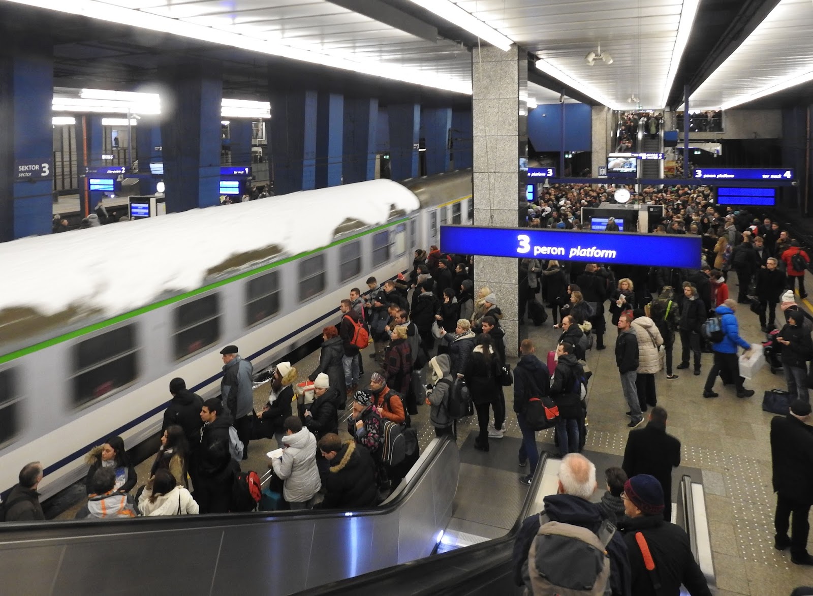 W Wa Jeziorki Early Winter Travels Warsaw Kraków Poznań The Next Compartment Was Occupied By Students With Guitars Who Sang All Way To Kraków Lady Wheeling Snacks Trolley Particularly Friendly
