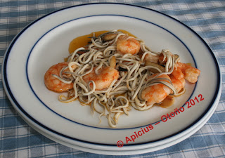  1079º Menú, Gulas al ajillo con langostinos, lomo empanado, ensalada y fruta 