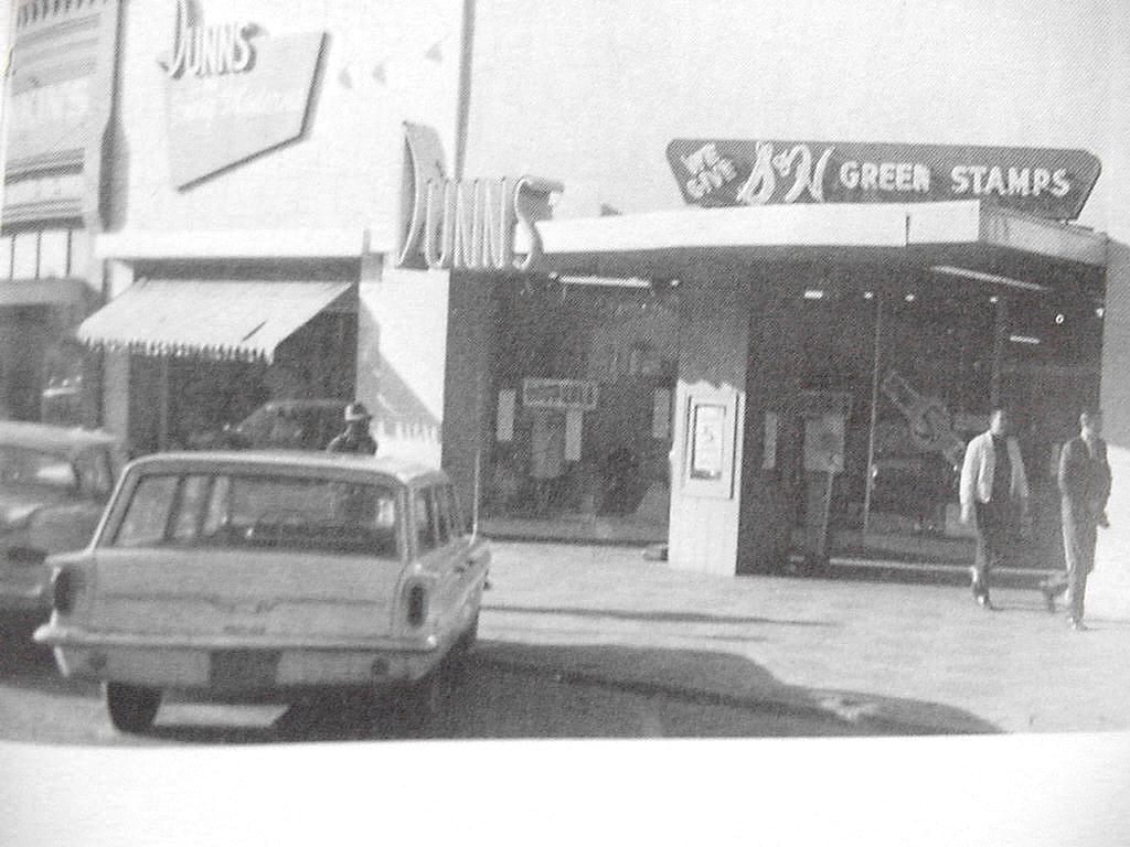 IMAGES OF OUR PAST DUNN'S DEPARTMENT STORE SOUTH JEFFERSON STREET