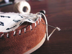 Le Petit Pot: DIY tutorial: customize your moccasins!