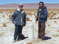 Con mi ayudante antropólogo Cristian Riffo en el Salar del Huasco.
