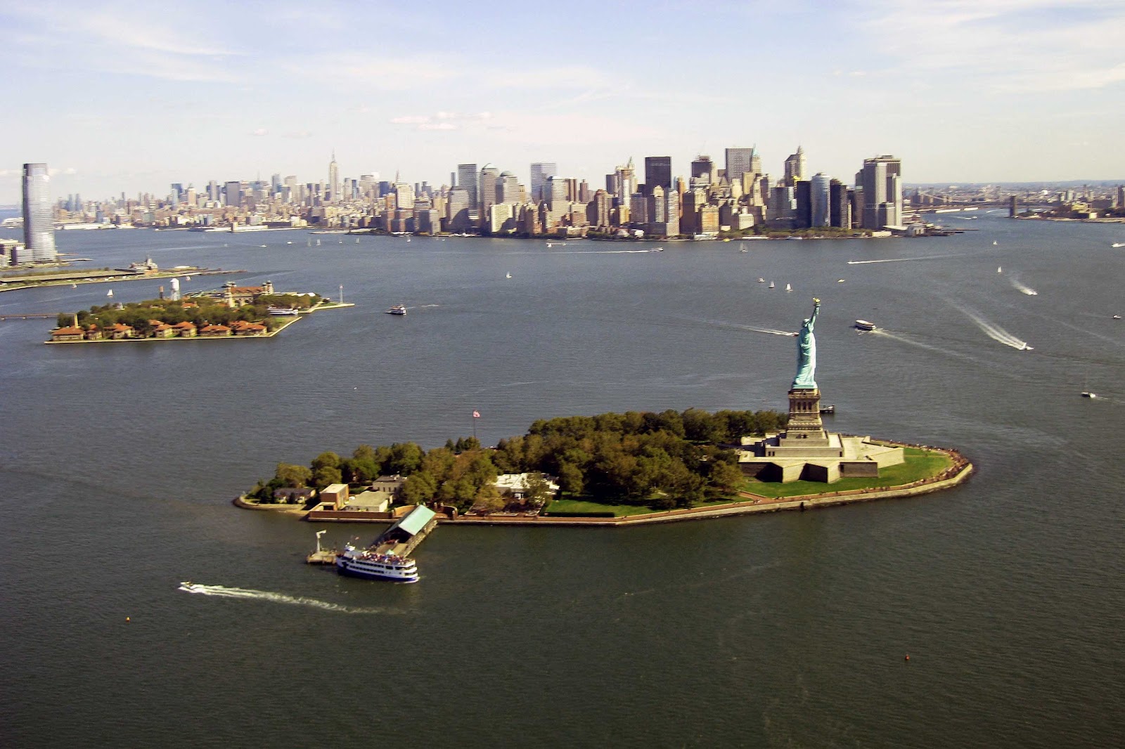 Статуя свободы с высоты птичьего полета Статуя свободы с высоты птичьего полета