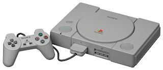 Sejarah Playstation Sejarah Playstation Playstation Adalah sebuah game console yang telah menggunakan grafis dari era 32-bit. Seringkali juga disebut dengan nama PSX. Playstation merupakan game console perintis yang pertama kali menggunakan CD sebagai media penyimpanan dan bukan catridge. Playstation pertama kali diluncurkan di Jepang pada tanggal 3 Desember 1994, Amerika Serikat pada tanggal 9 September 1995, dan Eropa 29 September 1995. Sejarah Playstation Tahun 1986 Nintendo memulai percobaan terhadap teknologi disk untuk menggantikan catridge pada game console-nya, Famicom. Namun karena media CD memiliki beberapa kelemahan seperti mudahnya penghapusan, daya tahan yang rendah, dan bahaya pembajakan, percobaan itu tidak pernah terjadi dan hanya sebatas konsep saja. Akhirnya, Nintendo mulai tertarik pada CDROM/XA yang dikembangkan oleh Sony dan Philips. Kemudian Nintendo membuat sebuah kontrak dengan Sony untuk membuat CD-ROM add-on, yang kemudian disebut dengan SNES-CD. Pada saat itu pula, Sony merencanakan pengembangan lainnya. Pengembangan itu berupa akan dibuatnya sebuah game console jenis baru Sony ( yang kemudian dikenal dengan nama proyek Playstation ) yang akan cocok dengan format SNESCD-ROM. Tahun 1989 Nintendo memutuskan kontrak dengan Sony dan membuat kontrak baru dengan Philips. Hal ini dikarenakan setelah membaca ulang kontrak dengan Sony, Hiroshi Yamauchi sebagai petinggi