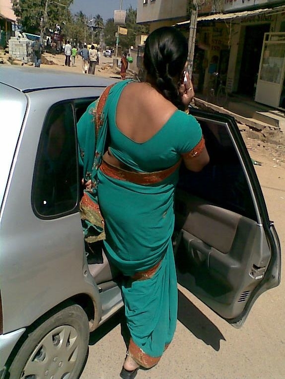 Desi aunty back Desi aunty back