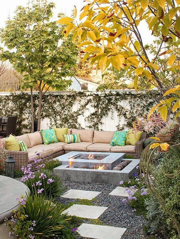 Relax in the seating area in the garden!