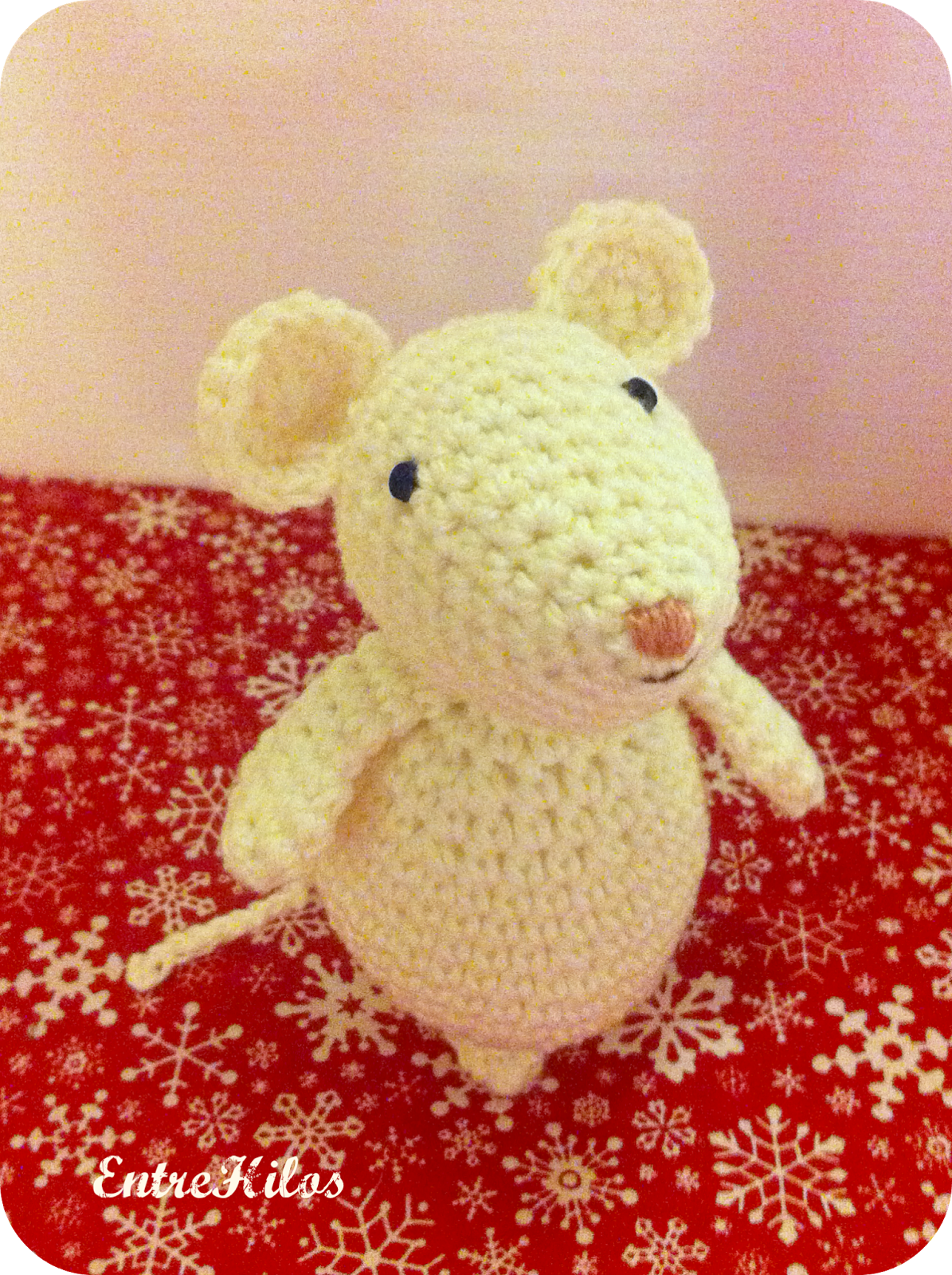 como hacer ratoncitos amigurumis navideños a crochet