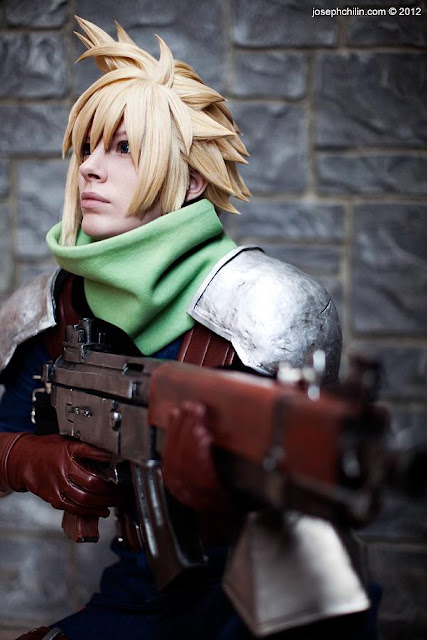 ps1 cloud strife cosplay ps1 cloud strife cosplay
